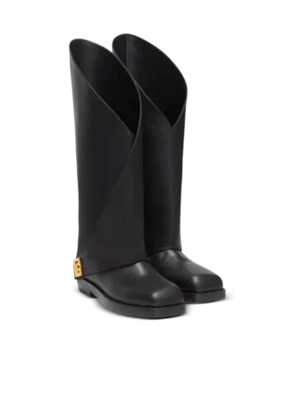 Flache Lederstiefel mit Twist