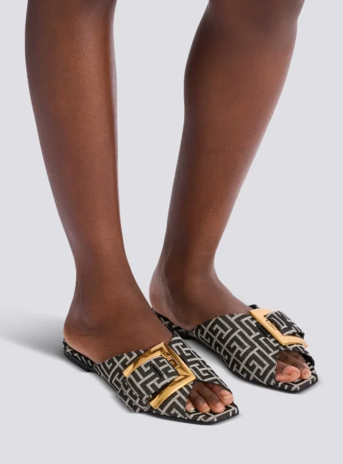 Flache Monogramm-Jacquard-Sandalen „Anthem“ Flache Monogramm-Jacquard-Sandalen „Anthem“