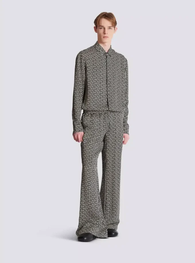 Fließende Hose mit Monogramm
