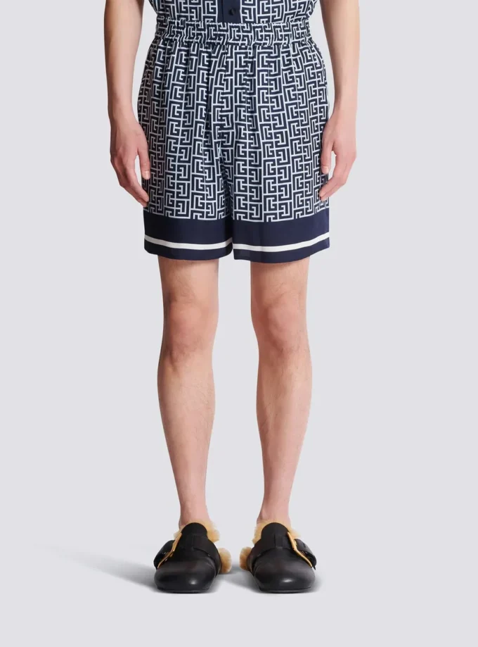 Fließende Shorts mit Monogramm Fließende Shorts mit Monogramm