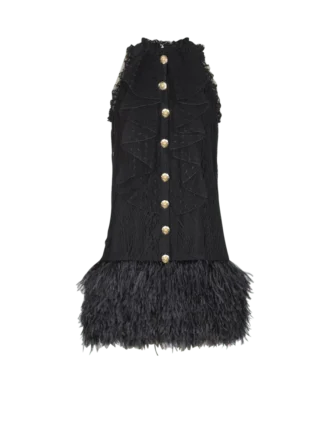 Fließendes Kleid aus Spitze und Federn