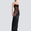 Fließendes Kleid mit Spaghettiträgern Fließendes Kleid mit Spaghettiträgern