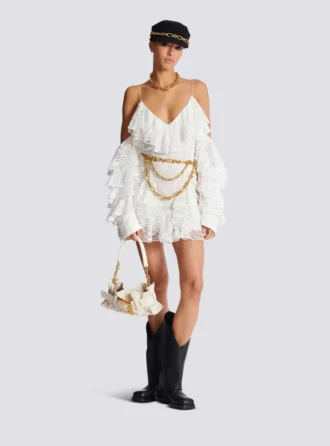 Fließendes Kleid mit Spitzenrüschen