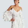 Fließendes Kleid mit Spitzenrüschen Fließendes Kleid mit Spitzenrüschen