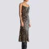 Fließendes Samtkleid mit Leopardenmuster Fließendes Samtkleid mit Leopardenmuster