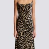 Fließendes Samtkleid mit Leopardenmuster Fließendes Samtkleid mit Leopardenmuster