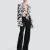 Geknotetes Crop-Shirt mit Rüschen und Liebesbrief-Print