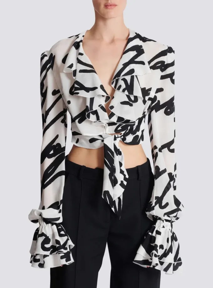 Geknotetes Crop-Shirt mit Rüschen und Liebesbrief-Print