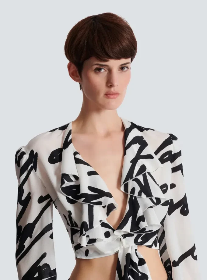 Geknotetes Crop-Shirt mit Rüschen und Liebesbrief-Print