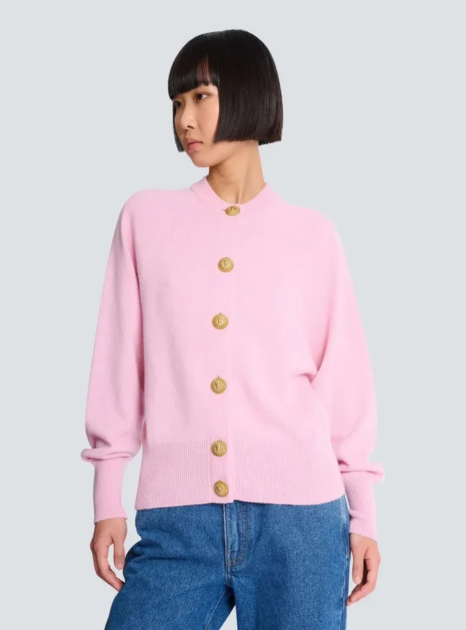 Geknöpfte Strickjacke aus Öko-Kaschmir Geknöpfte Strickjacke aus Öko-Kaschmir