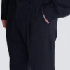 Gerade geschnittene Hose aus Nadelstreifenwolle Gerade geschnittene Hose aus Nadelstreifenwolle