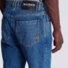 Gerade geschnittene Jeans aus blauem Denim Gerade geschnittene Jeans aus blauem Denim