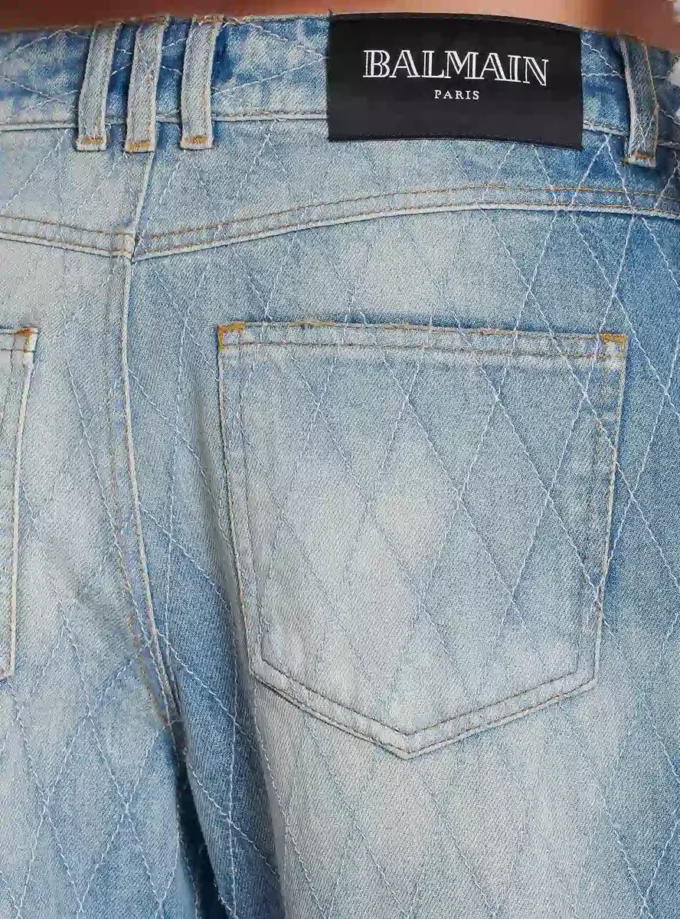 Gerade geschnittene Jeans aus Diamond-Denim Gerade geschnittene Jeans aus Diamond-Denim