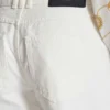Gerade geschnittene Jeans aus glattem Denim Gerade geschnittene Jeans aus glattem Denim