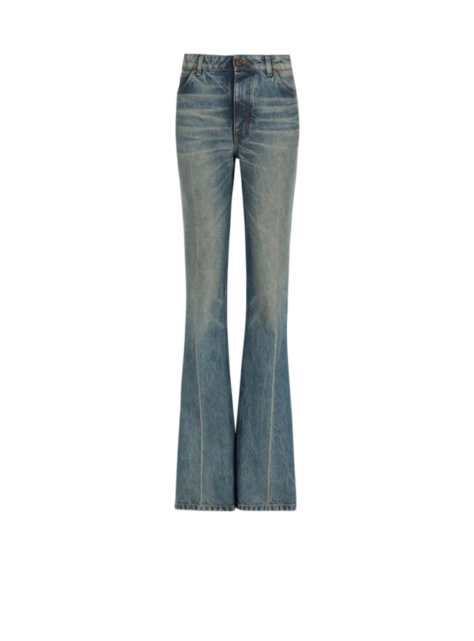 Gerade geschnittene Jeans aus verwaschenem Denim Gerade geschnittene Jeans aus verwaschenem Denim