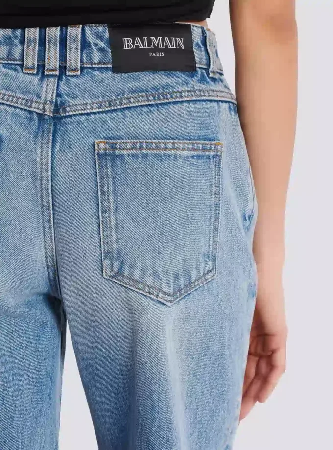Gerade geschnittene Jeans aus verwaschenem Denim Gerade geschnittene Jeans aus verwaschenem Denim