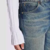Gerade geschnittene Jeans aus verwaschenem Denim Gerade geschnittene Jeans aus verwaschenem Denim