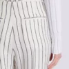 Gerade geschnittene Nadelstreifenhose Gerade geschnittene Nadelstreifenhose