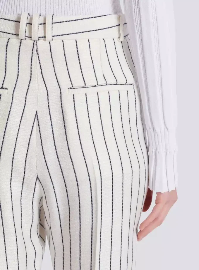 Gerade geschnittene Nadelstreifenhose Gerade geschnittene Nadelstreifenhose