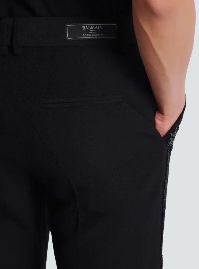 Gerade geschnittene Wollhose mit Kristallstickerei Gerade geschnittene Wollhose mit Kristallstickerei