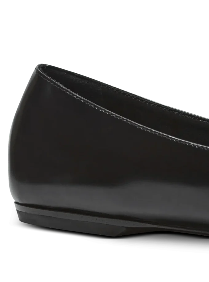 Glänzende Ballerinas aus Lammleder