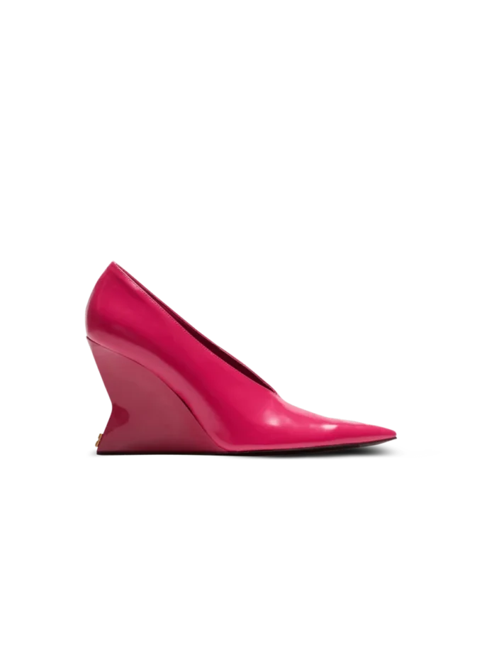 Glänzende Pumps aus Lammleder mit Keilabsatz