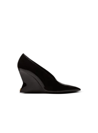Glänzende Pumps aus Lammleder mit Keilabsatz