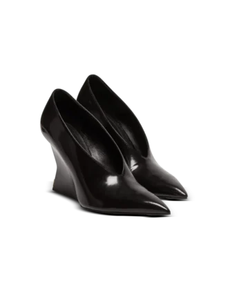 Glänzende Pumps aus Lammleder mit Keilabsatz
