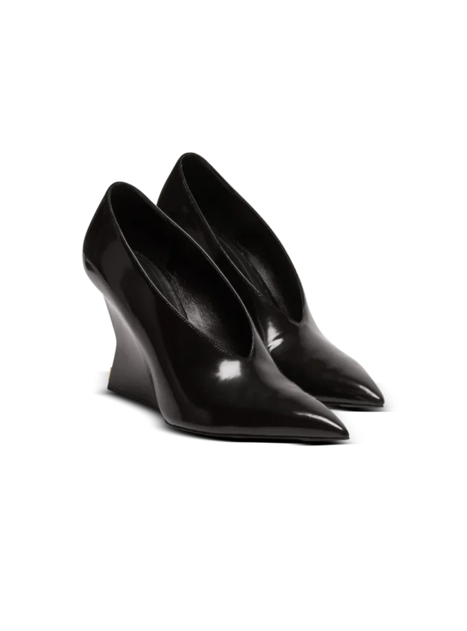 Glänzende Pumps aus Lammleder mit Keilabsatz