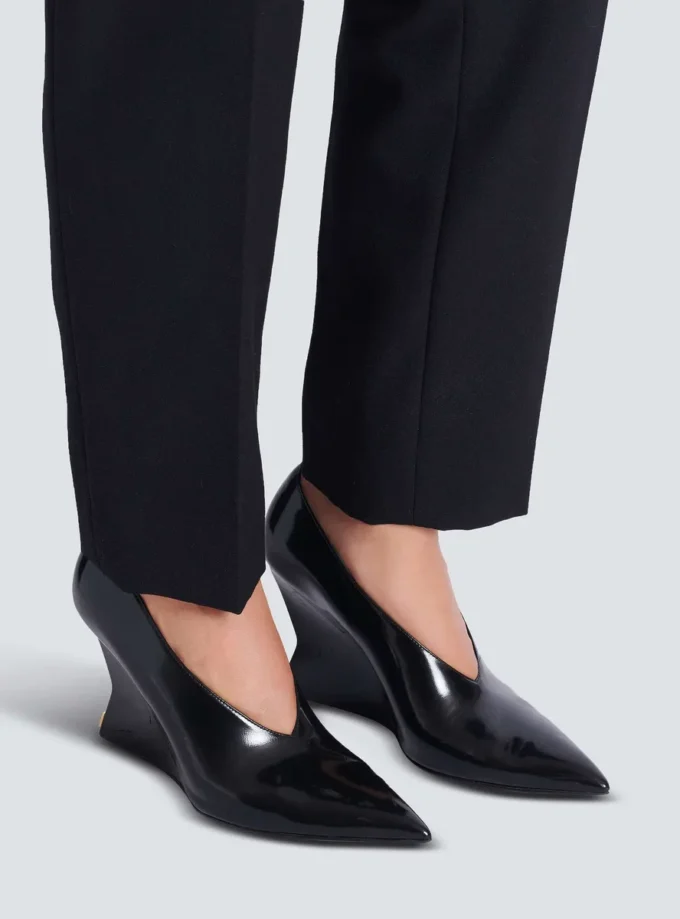 Glänzende Pumps aus Lammleder mit Keilabsatz