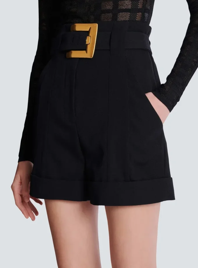 Grain de poudre Shorts mit Gürtel
