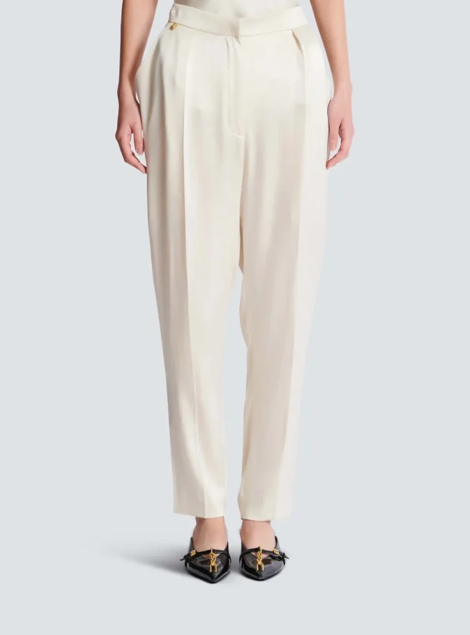 Hoch taillierte Seidenhose Hoch taillierte Seidenhose