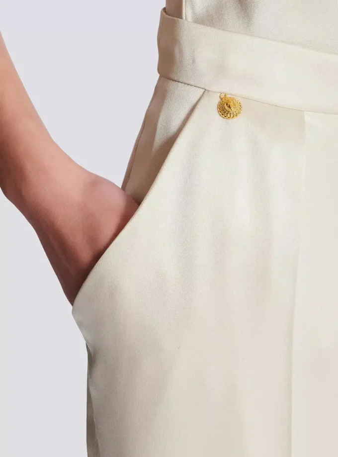Hoch taillierte Seidenhose Hoch taillierte Seidenhose