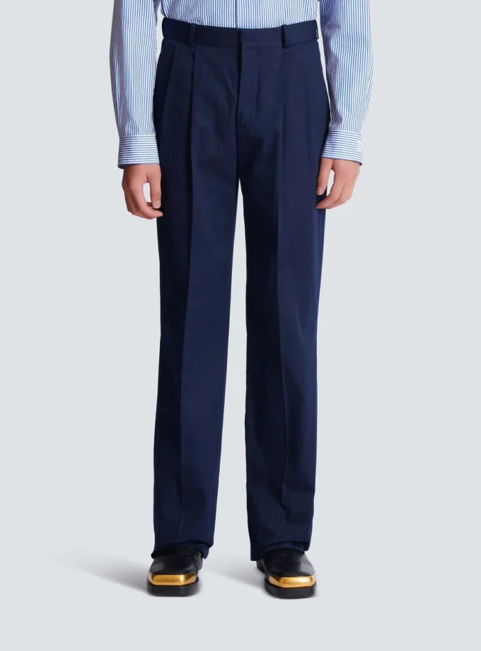 Hose mit Abnähern aus Baumwolltwill Hose mit Abnähern aus Baumwolltwill