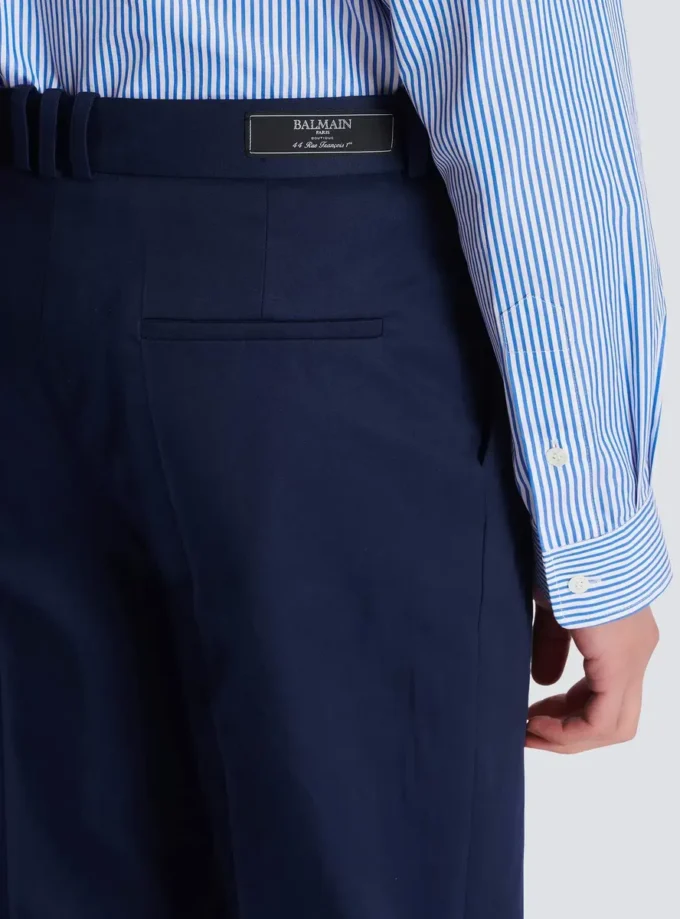 Hose mit Abnähern aus Baumwolltwill Hose mit Abnähern aus Baumwolltwill