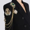 Jacke aus Crêpe mit 6 Knöpfen und gestickten Aufnähern Jacke aus Crêpe mit 6 Knöpfen und gestickten Aufnähern