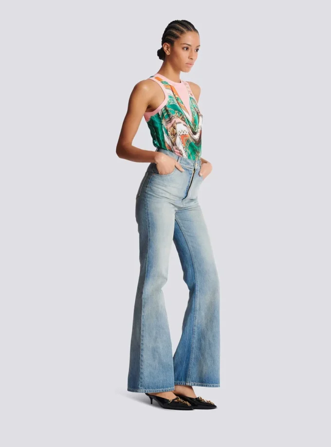 Jeans mit ausgestelltem Bein Jeans mit ausgestelltem Bein
