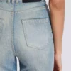 Jeans mit ausgestelltem Bein Jeans mit ausgestelltem Bein
