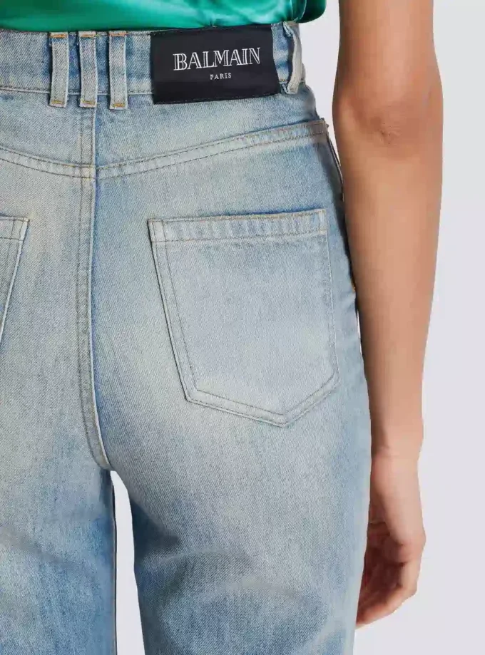 Jeans mit ausgestelltem Bein Jeans mit ausgestelltem Bein