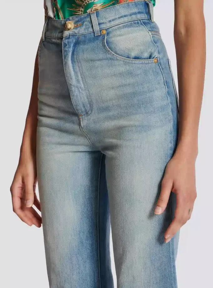 Jeans mit ausgestelltem Bein Jeans mit ausgestelltem Bein