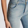 Jeans mit ausgestelltem Bein Jeans mit ausgestelltem Bein