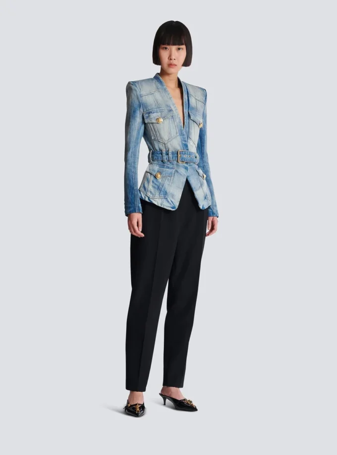 Jeansjacke mit 1 Knopf und Gürtel Jeansjacke mit 1 Knopf und Gürtel