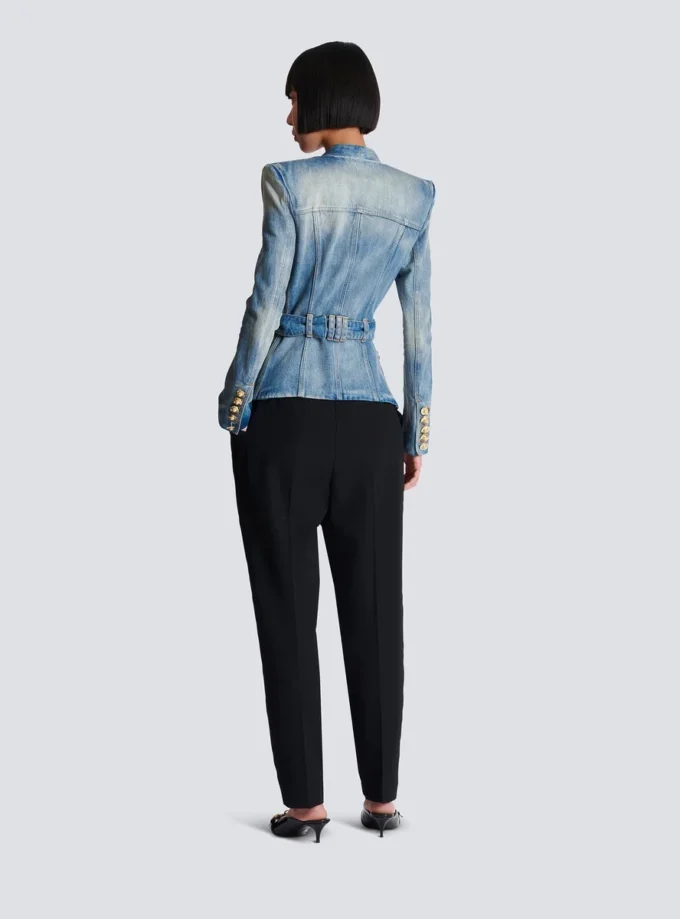 Jeansjacke mit 1 Knopf und Gürtel Jeansjacke mit 1 Knopf und Gürtel