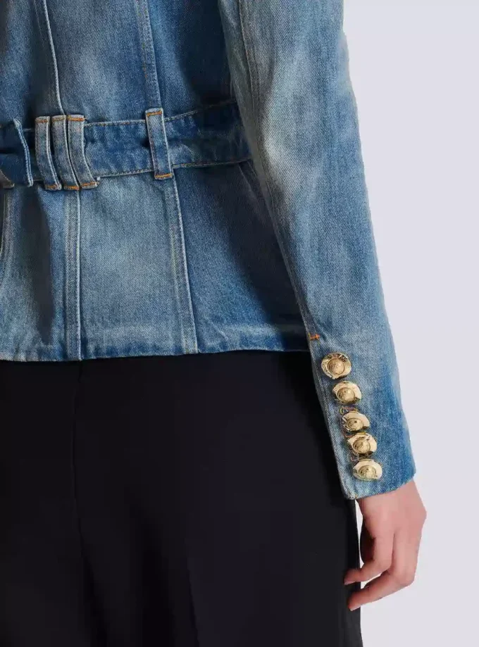Jeansjacke mit 1 Knopf und Gürtel Jeansjacke mit 1 Knopf und Gürtel