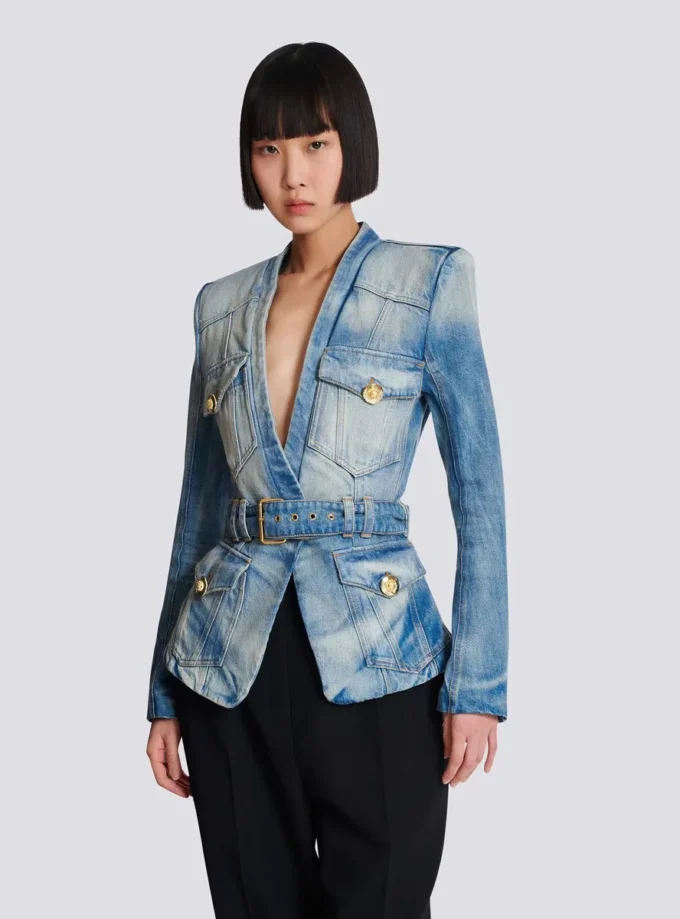 Jeansjacke mit 1 Knopf und Gürtel Jeansjacke mit 1 Knopf und Gürtel