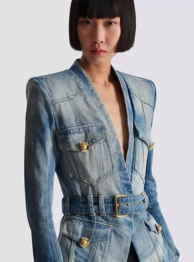 Jeansjacke mit 1 Knopf und Gürtel Jeansjacke mit 1 Knopf und Gürtel