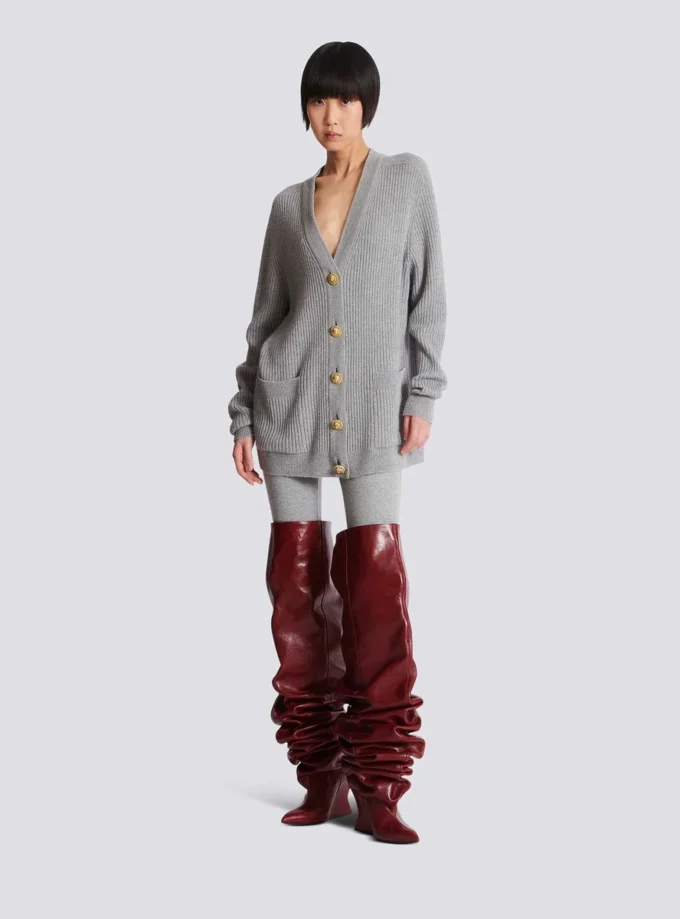 Kaschmir-Strickjacke mit Knöpfen Kaschmir-Strickjacke mit Knöpfen