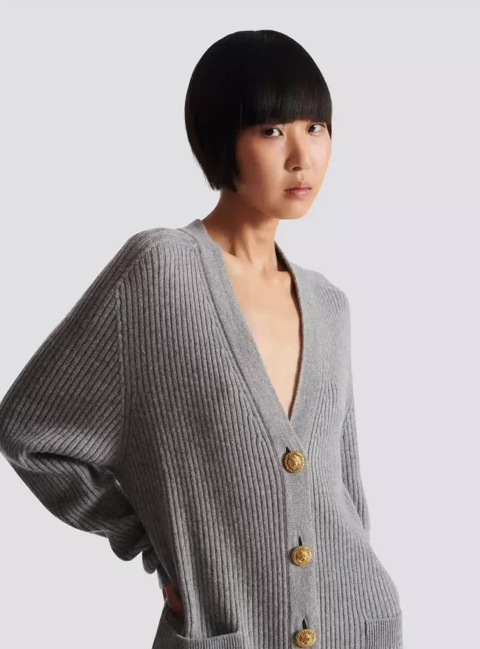 Kaschmir-Strickjacke mit Knöpfen Kaschmir-Strickjacke mit Knöpfen