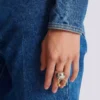 Kugelförmiger Ring mit Durchstich