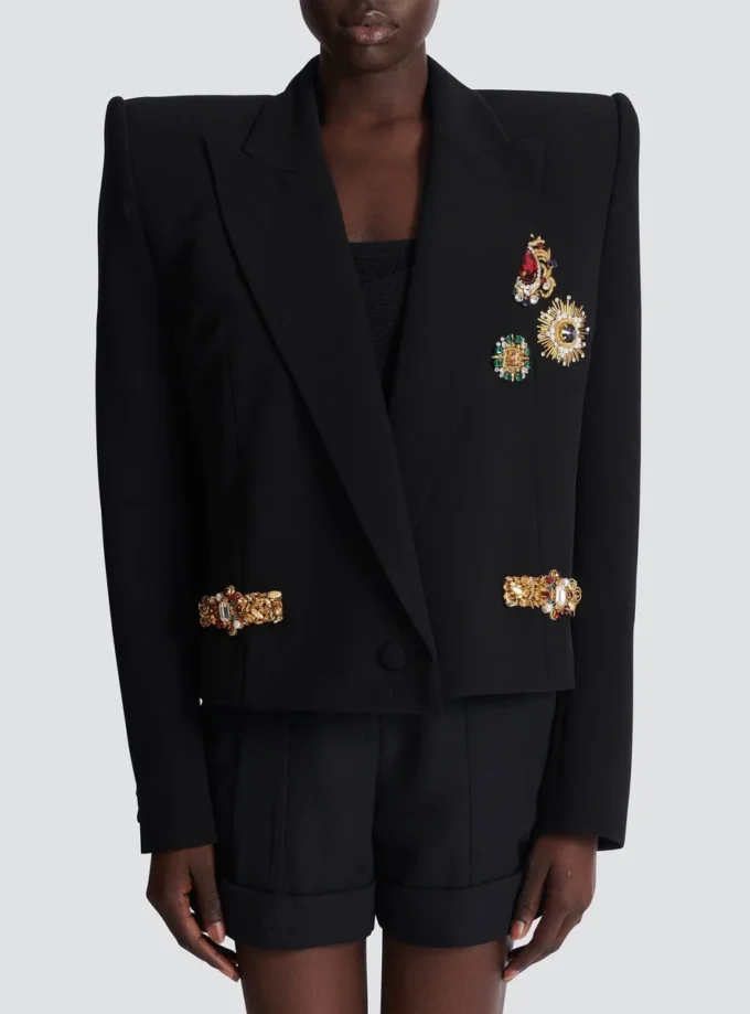 Kurze bestickte Jacke Kurze bestickte Jacke